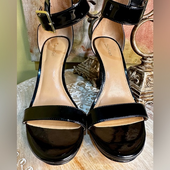 EUC Calvin Klein “Vivian” Black Patent Platform Heels. Size 10 - Picture 6 of 15